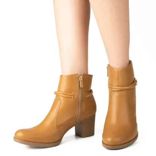 Bota Dakota  de Cano Curto Bege