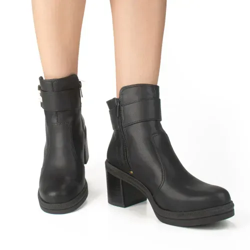 Bota Dakota de Cano Curto Preta