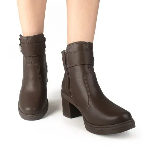 Bota Dakota de Cano Curto Marrom