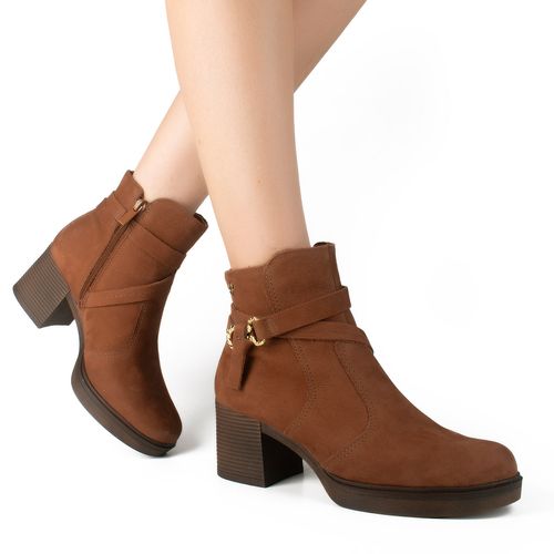 Bota Dakota de Cano Curto em Couro Caramelo