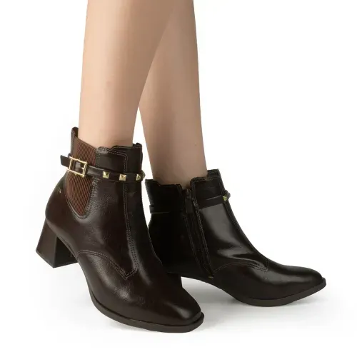 Bota Dakota de Cano Curto Marrom