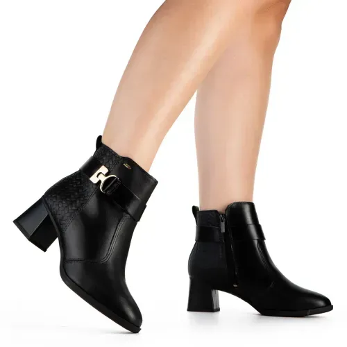 Bota Dakota de Cano Curto em Couro Preta