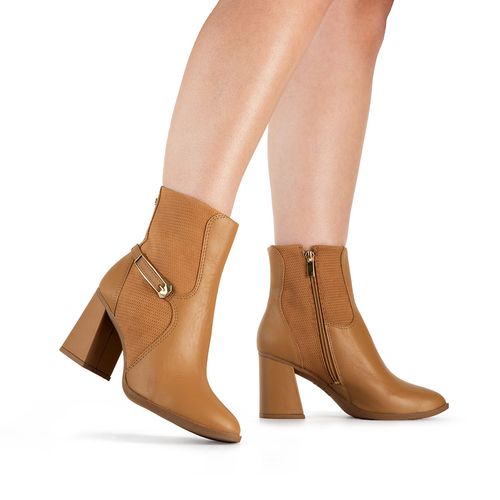Bota Tanara de Cano Curto em Couro Caramelo