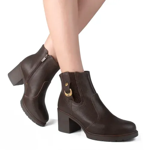 Bota Dakota de Cano Curto em Couro Marrom